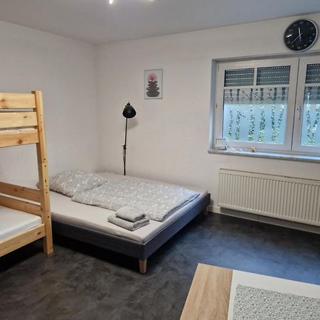 Souterrain-Wohnung Mit Kostenlosem Stellplatz Leipzig Exterior photo