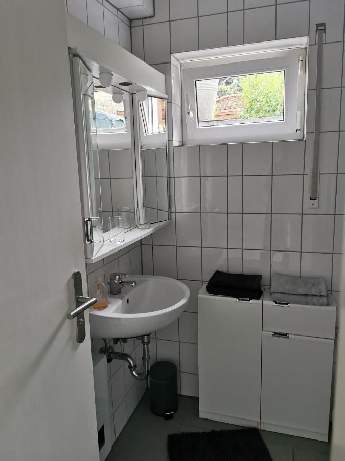 Souterrain-Wohnung Mit Kostenlosem Stellplatz Leipzig Exterior photo