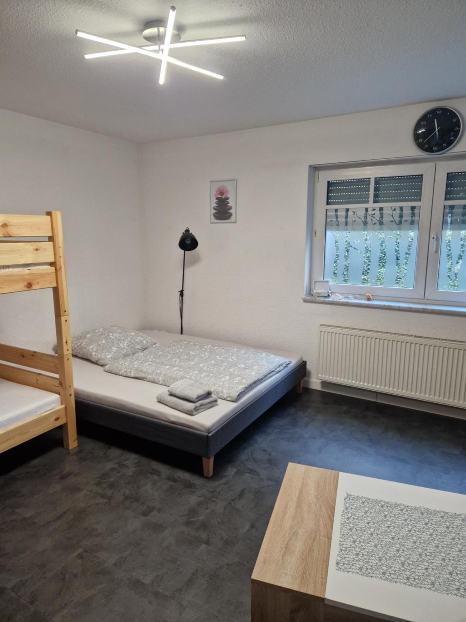 Souterrain-Wohnung Mit Kostenlosem Stellplatz Leipzig Exterior photo
